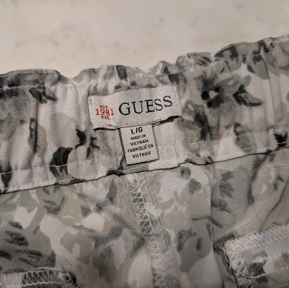 Guess shorts - Picture 2 of 3